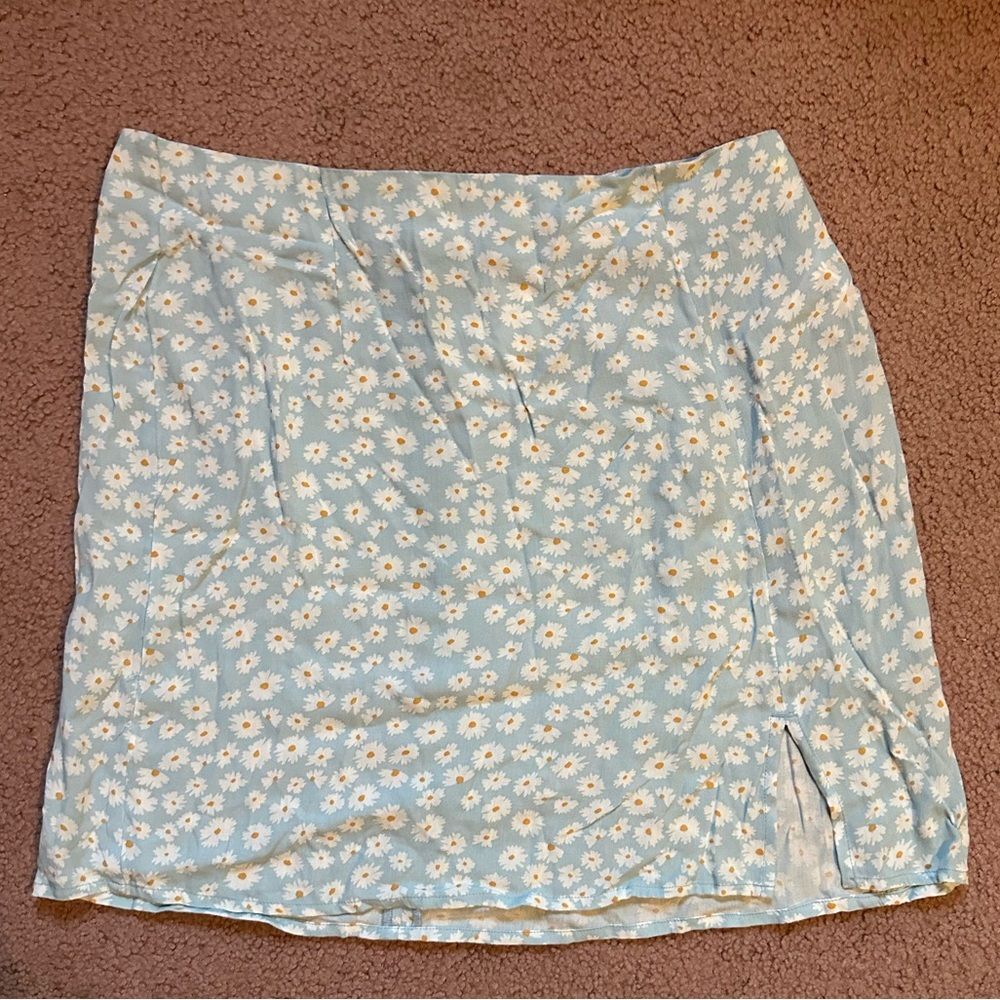NWT Aeropostale daisy mini skirt size large with hidden zipper